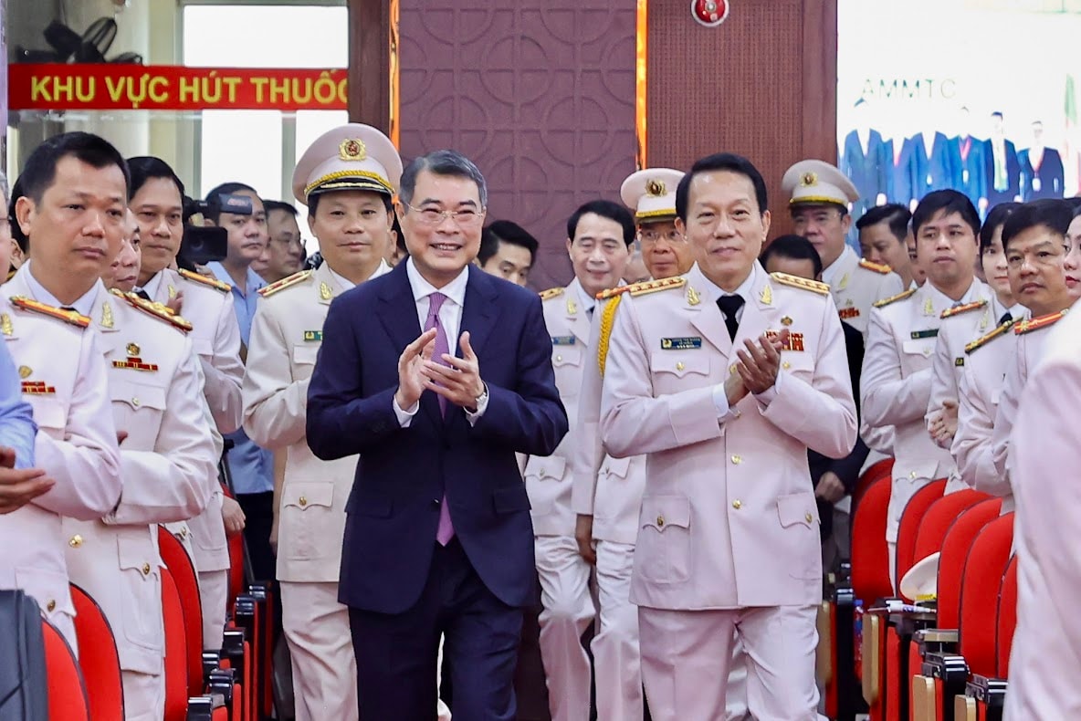 canh-sat-hinh-su-01.jpg