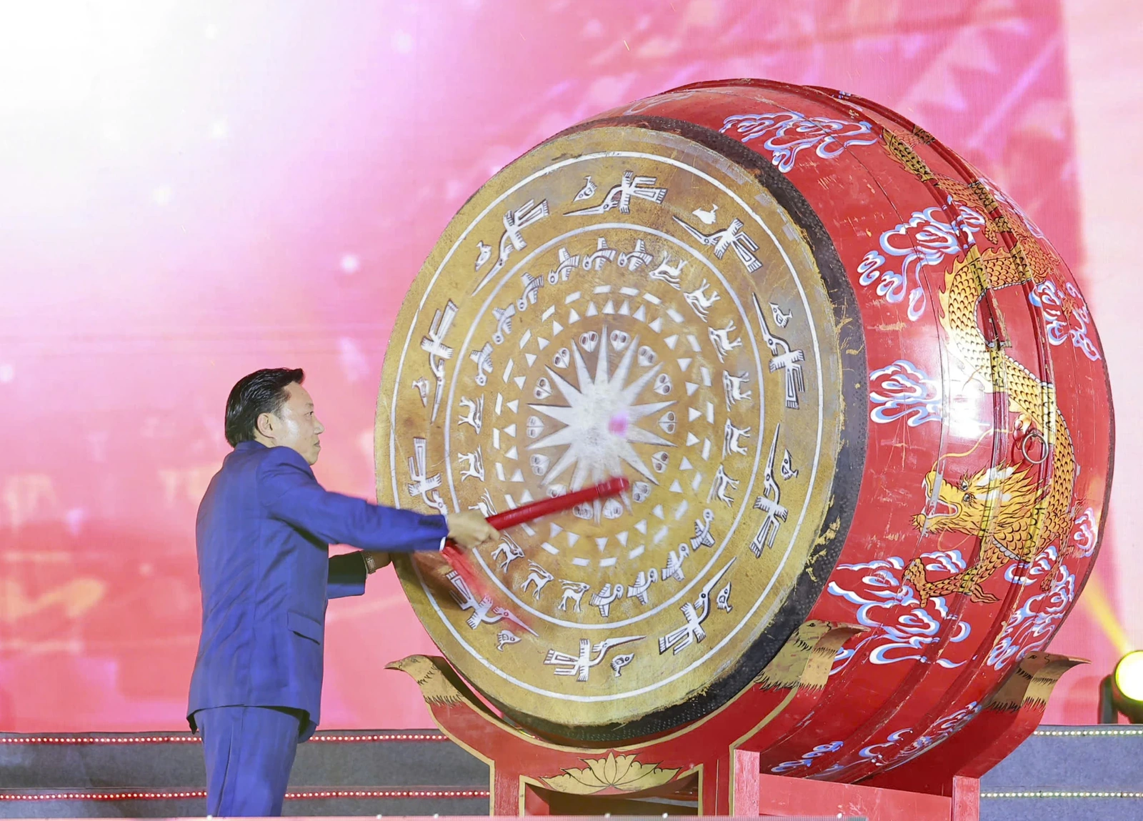 danh-trong-khai-hoi.png