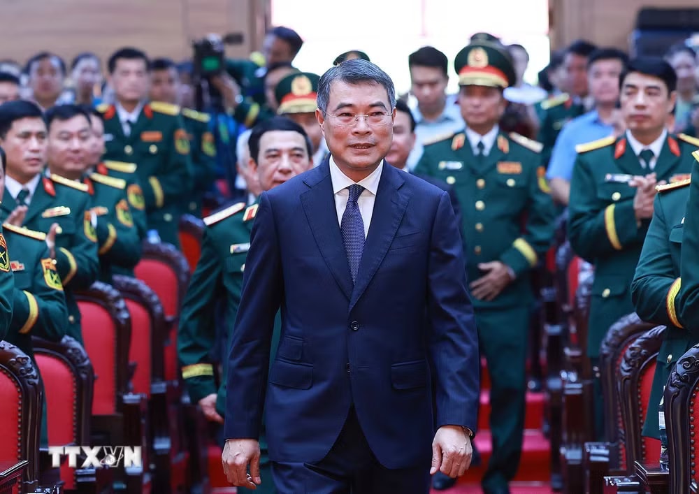 ttxvn-thu-tuong-du-le-don-nhan-danh-hieu-anh-hung-llvt-nhan-dan-cua-quan-khu-4-6.jpg