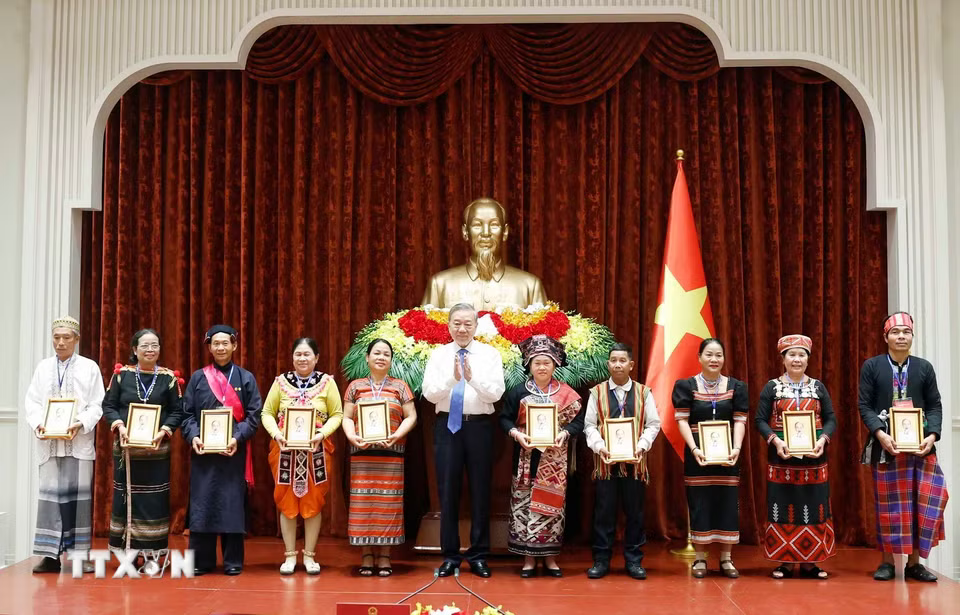tong-bi-thu-tang-anh-bac-ho-01.png
