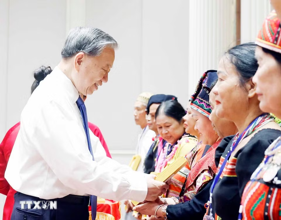 tong-bi-thu-tang-anh-bac-ho.png