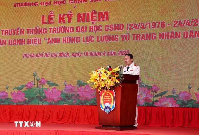 Đại tướng Lương Tam Quang, Ủy viên Bộ Chính trị, Bộ trưởng Bộ Công an phát biểu chỉ đạo tại Lễ kỷ niệm 50 năm Ngày truyền thống Trường Đại học Cảnh sát nhân dân (24/4/1976 -24/4/2026) và đón nhận danh hiệu Anh hùng Lực lượng vũ trang nhân dân. (Ảnh: Hồng Đạt/TTXVN)