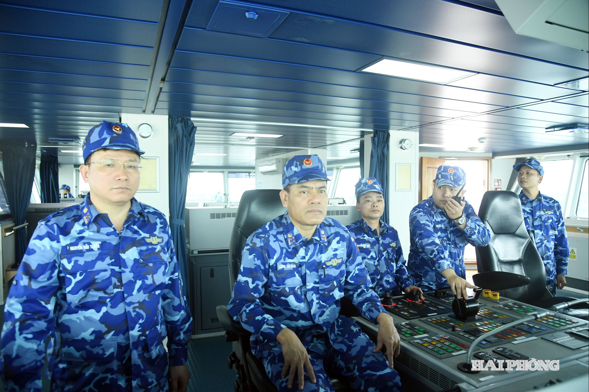 Đại tá Lương Cao Khải - thứ hai từ trái qua- Trường đoàn công tác Cảnh sát biển Việt Nam