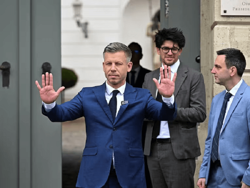 tan-thu-tuong-hungary.png