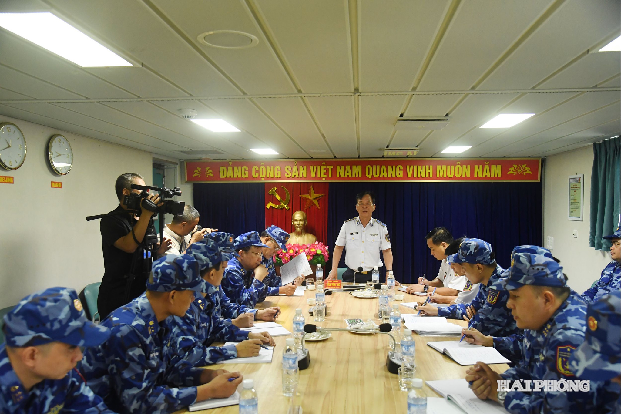 Thiếu tướng Trần Văn Thơ, Tư lệnh Vùng Cảnh sát biển 1 quán triệt nhiệm vụ cho đoàn công tác trước khi biên đội tàu rời bến