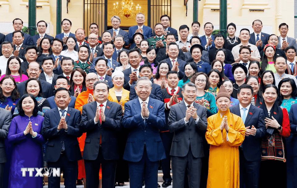 tong-bi-thu-gap-mat-01.png