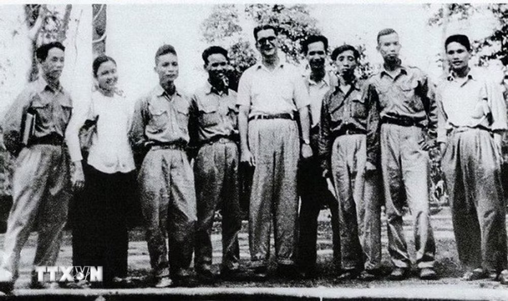 Ngày 21/4/1950, tại xóm Roòng Khoa, xã Ðiềm Mặc, trong khu ATK Ðịnh Hóa (Thái Nguyên), Hội Những người viết báo Việt Nam (nay là Hội Nhà báo Việt Nam) được thành lập. Trong ảnh: Các nhà báo Việt Nam và quốc tế dự Đại hội lần thứ I - Hội Những người làm báo Việt Nam, ngày 21/4/1950. (Ảnh: TTXVN phát) ttxvn-2004-hoi-nha-bao-vi-the-doi-song-xa-hoi-17.jpg