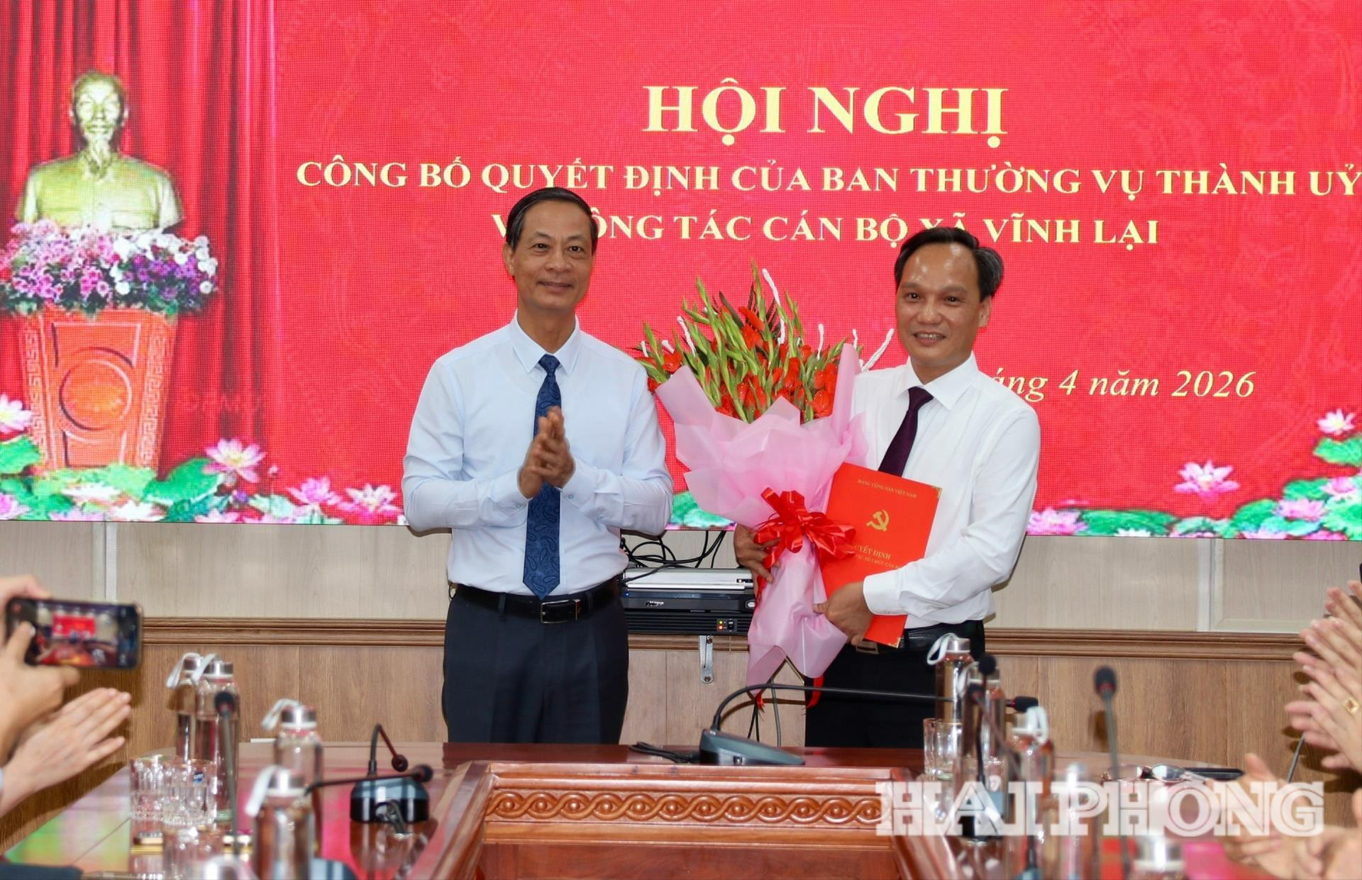 trao-quyet-dinh(1).jpg