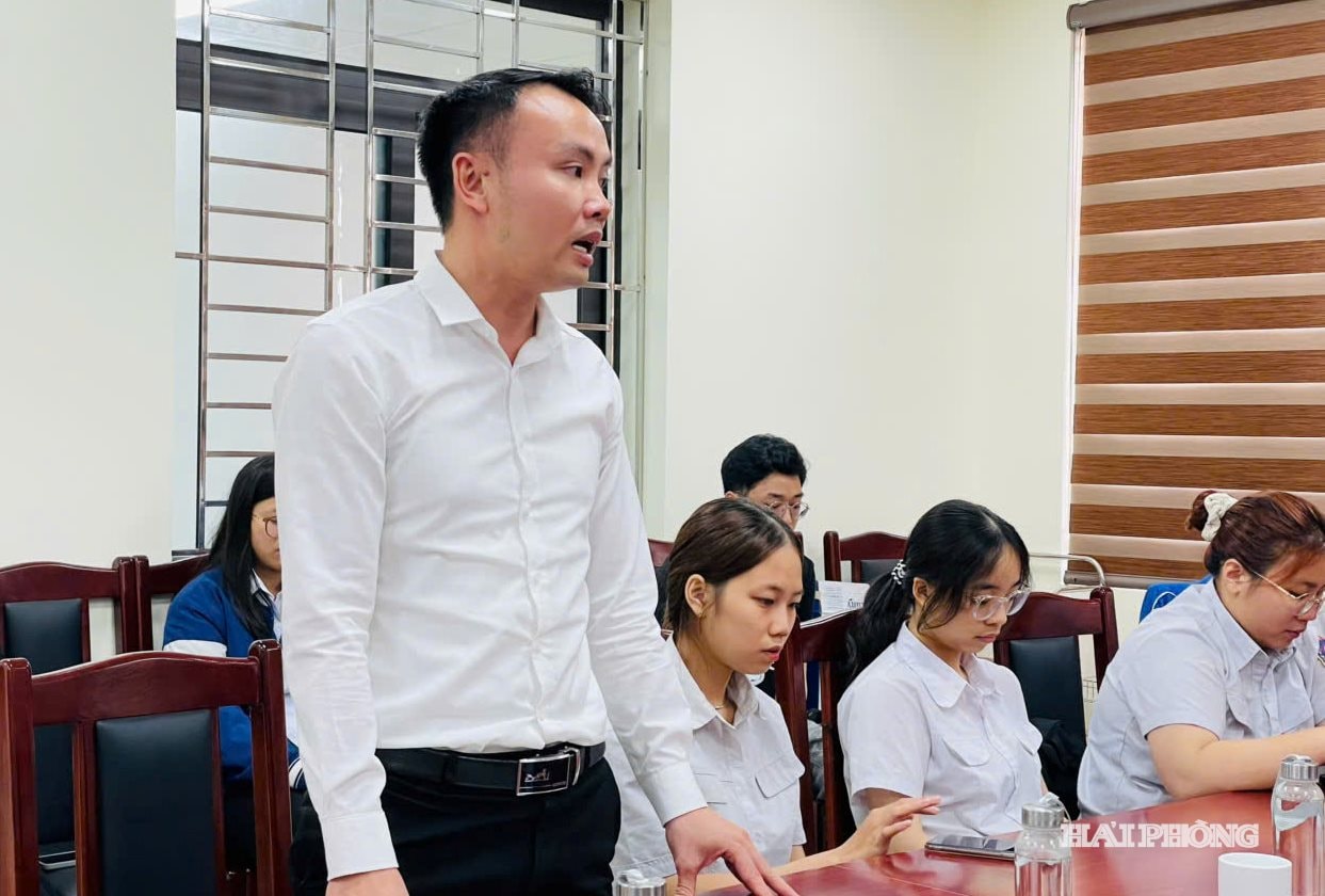 Đại diện Trường Đại học Hàng hải Việt Nam phát biểu tại cuộc làm việc