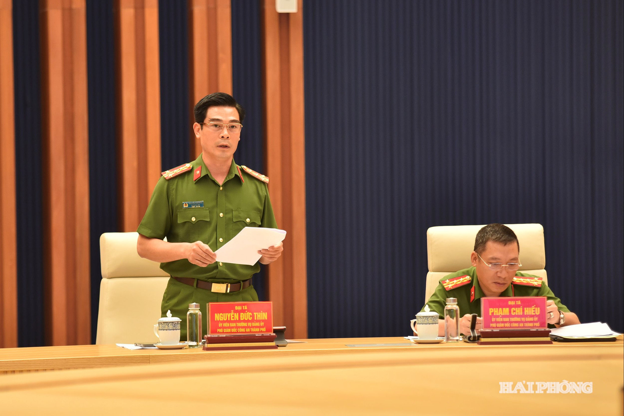 Đại tá Nguyễn Đức Thìn, Phó giám đốc Công an thành phố phát biểu tại hội nghị.