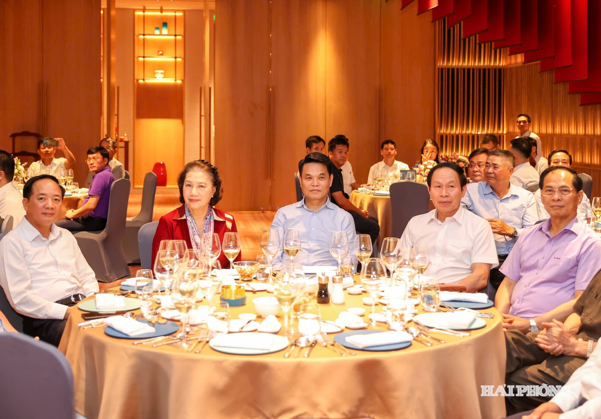 Các đồng chí lãnh đạo, nguyên lãnh đạo Đảng, Nhà nước và thành phố dự gặp mặt