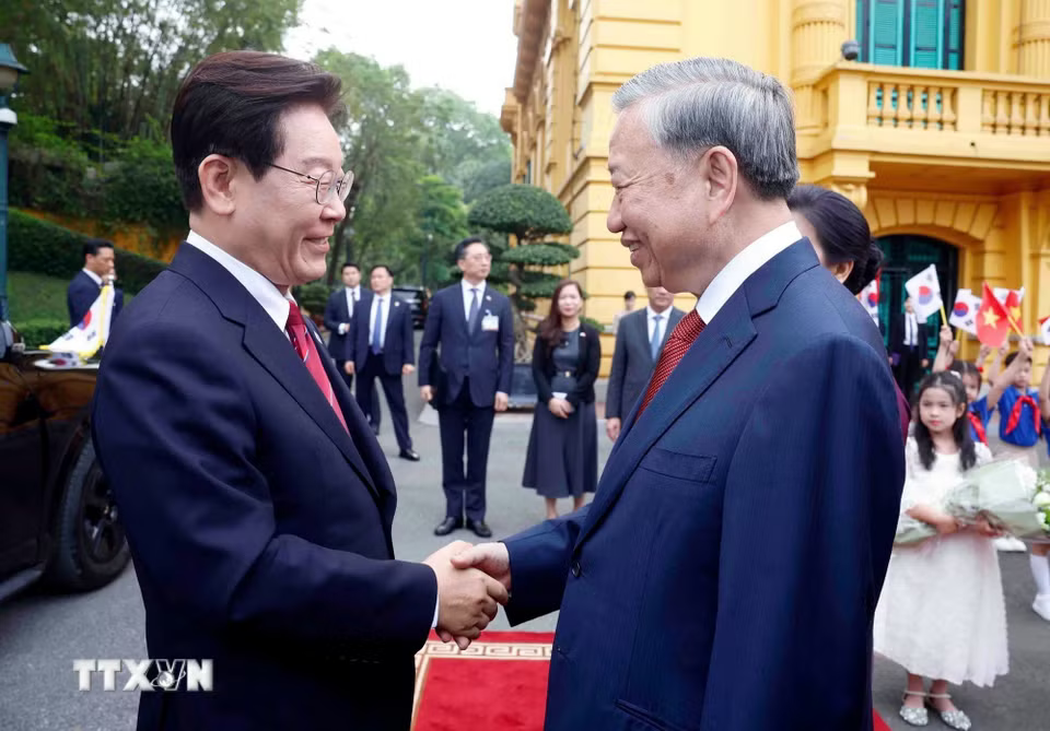 tong-bi-thu-don-tong-thong-han-quoc-01.png