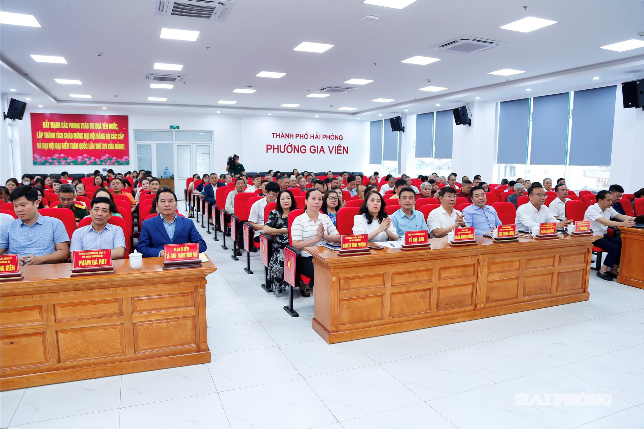 Các đại biểu dự hội nghị.