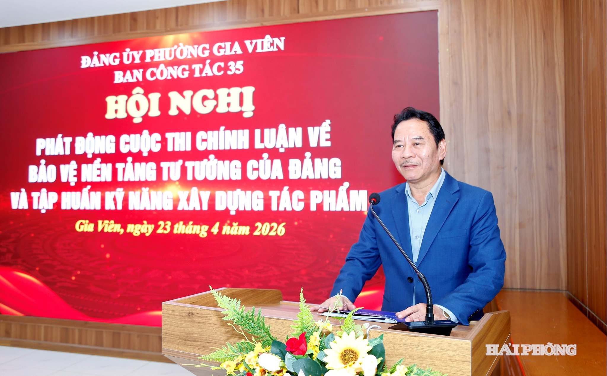 Nhà báo Nguyễn Anh Tú, Chủ tịch Hội Nhà báo thành phố hướng dẫn kỹ năng xây dựng tác phẩm tại hội nghị.