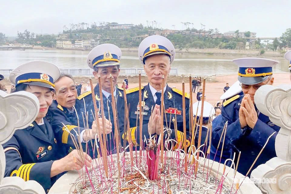 doan-tau-khong-so-2-f3cbd57f20aae1bd18e0c06b1811fd36.jpg
