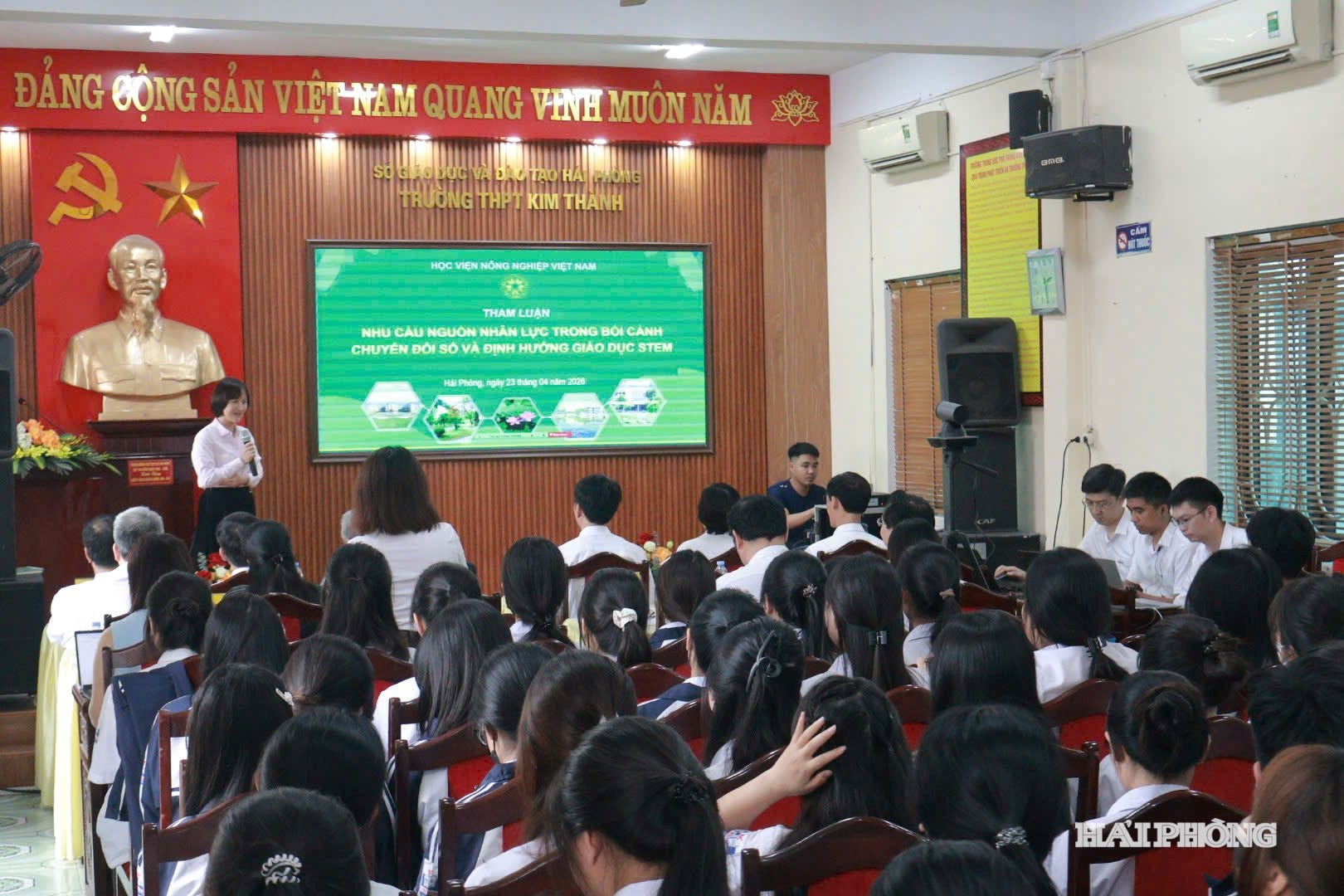 ho-tro-hoc-sinh-khoi-nghiep-2-.jpg