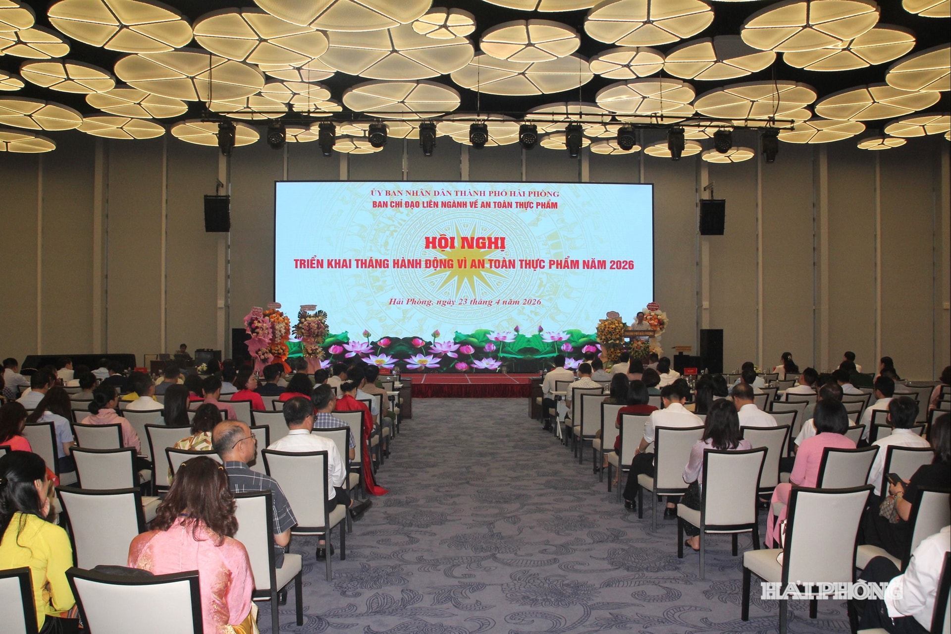 Quang cảnh hội nghị