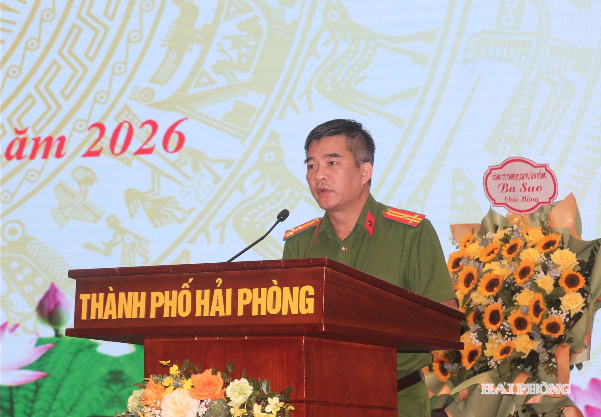 Đại diện Công an thành phố phát biểu tại hội nghị