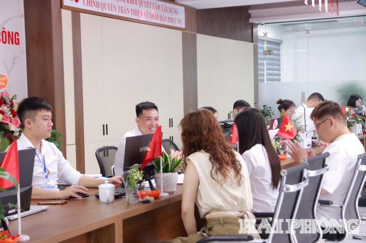 quang-canh-lam-viec(1).jpg
