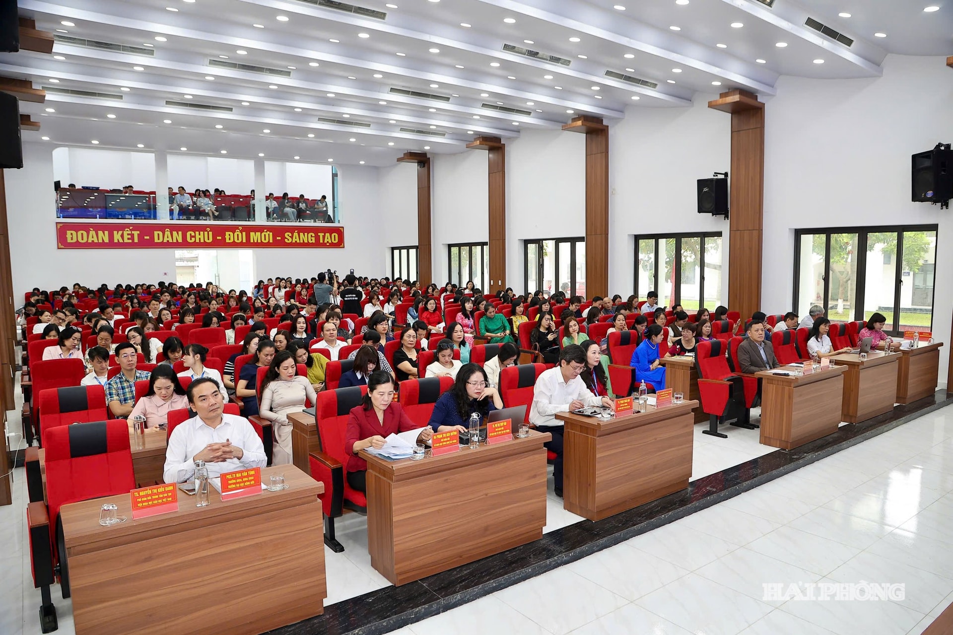Các đại biểu tham gia hội thảo