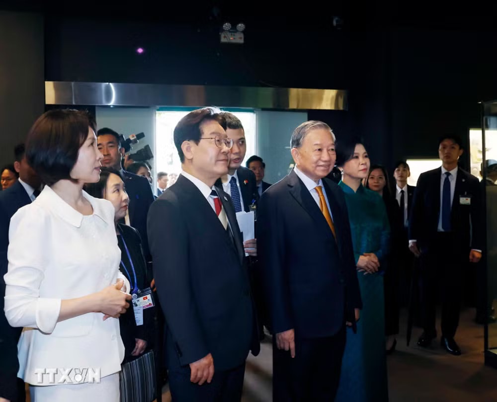 ttxvn-chuong-trinh-huu-nghi-dac-biet-chao-mung-chuyen-tham-viet-nam-cua-tong-thong-han-quoc-va-phu-nhan-13.jpg