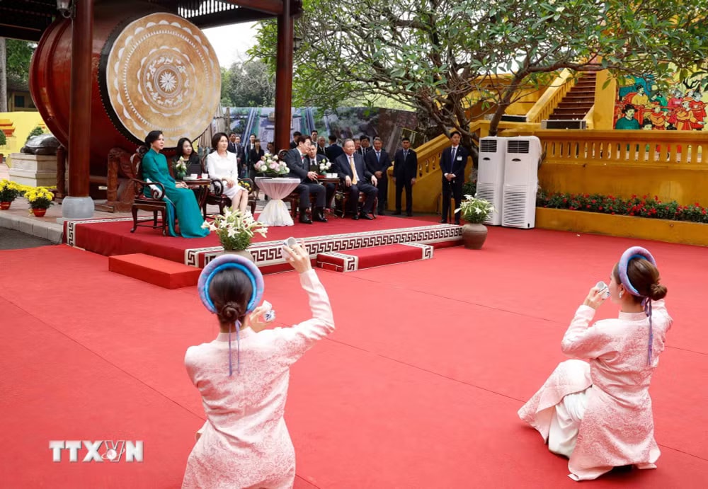 ttxvn-chuong-trinh-huu-nghi-dac-biet-chao-mung-chuyen-tham-viet-nam-cua-tong-thong-han-quoc-va-phu-nhan-10.jpg