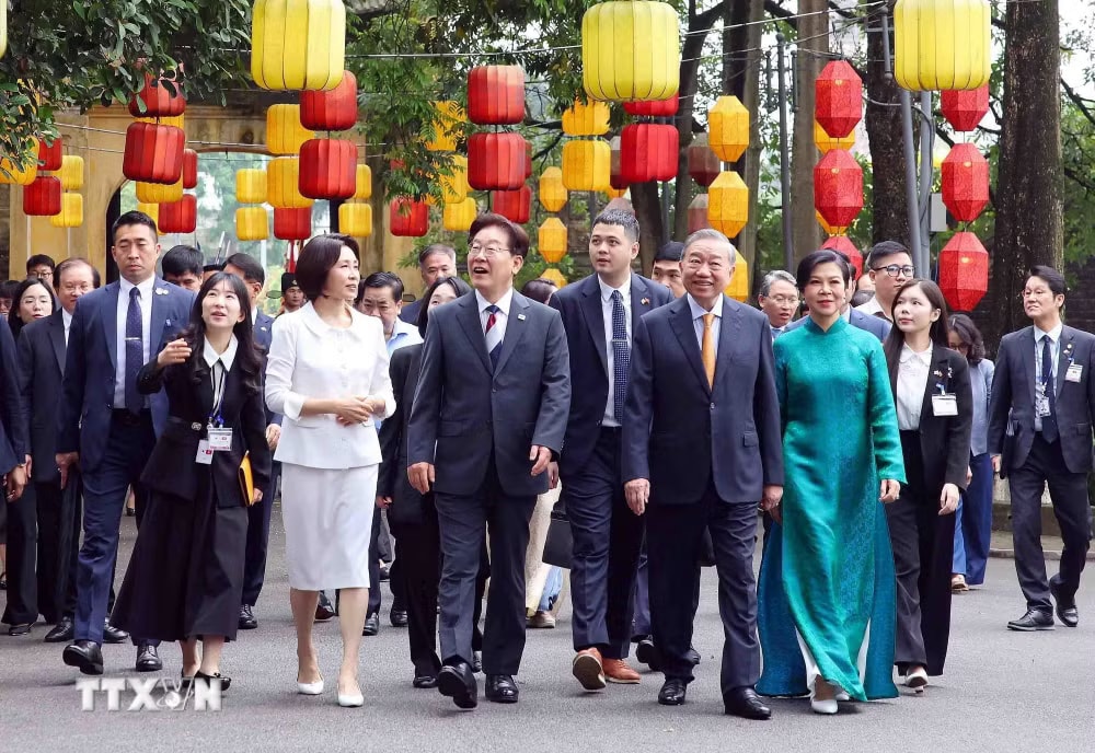 ttxvn-chuong-trinh-huu-nghi-dac-biet-chao-mung-chuyen-tham-viet-nam-cua-tong-thong-han-quoc-va-phu-nhan-15.jpg