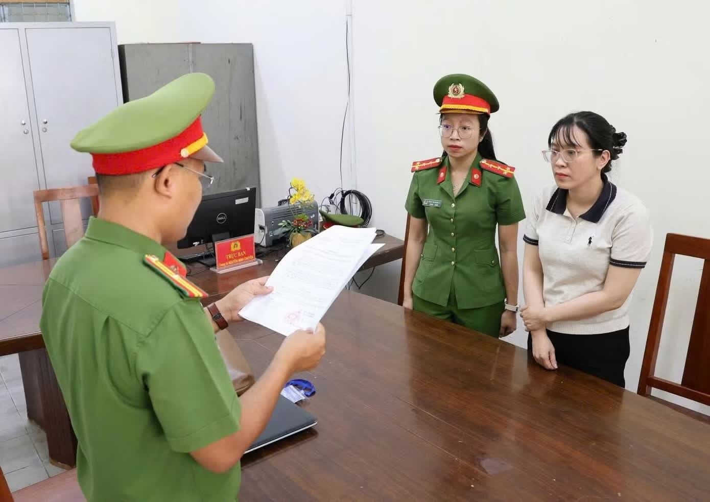 Bat giam doc, hop thuc doanh thu, Vo Thi Ngoc Lan anh 1