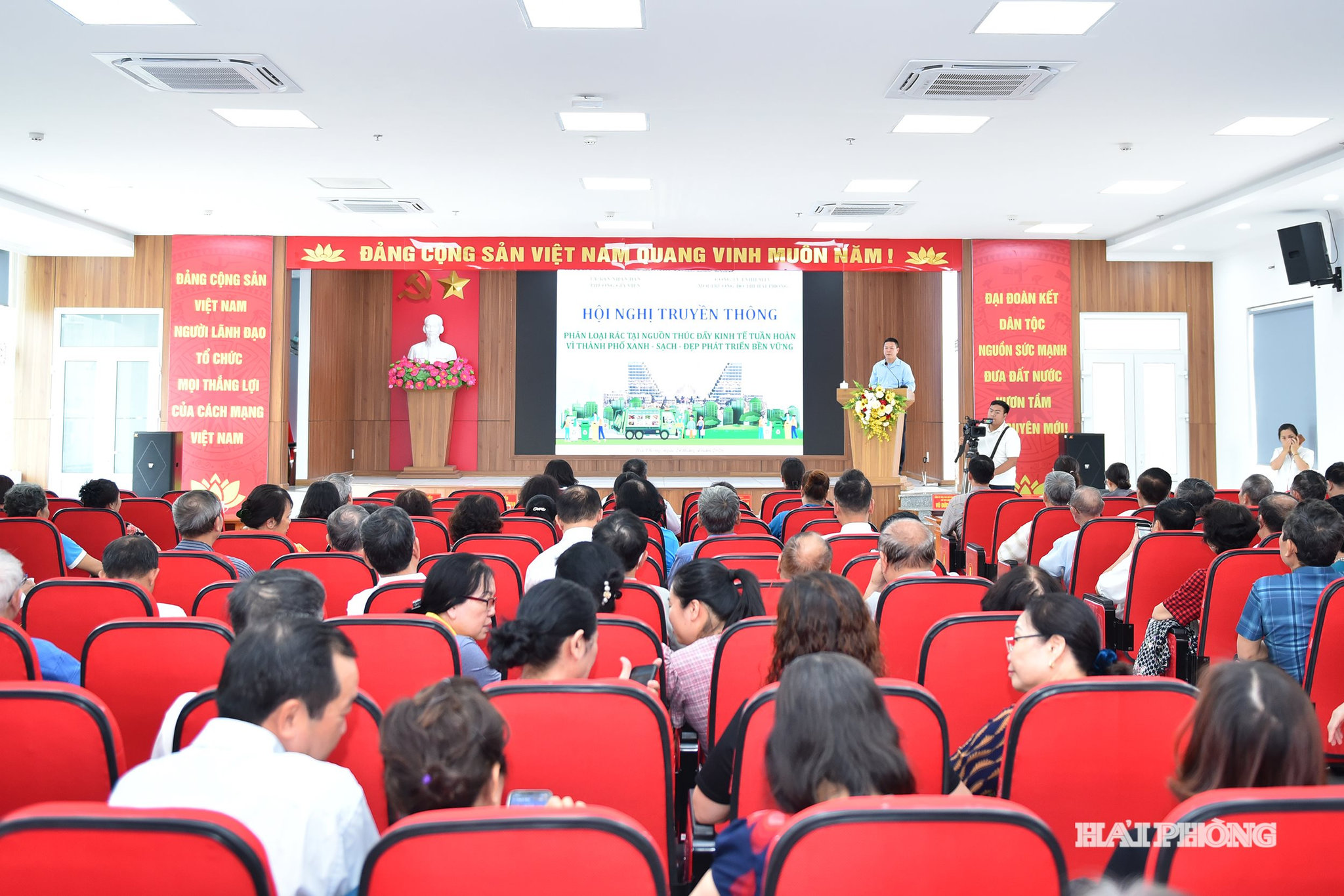 Quang cảnh hội nghị.