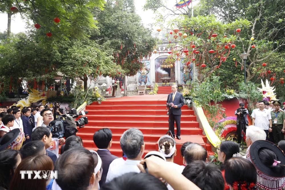 ttxvn-tong-bi-thu-chu-tich-nuoc-to-lam-dang-huong-tuong-niem-cac-vua-hung-16.jpg