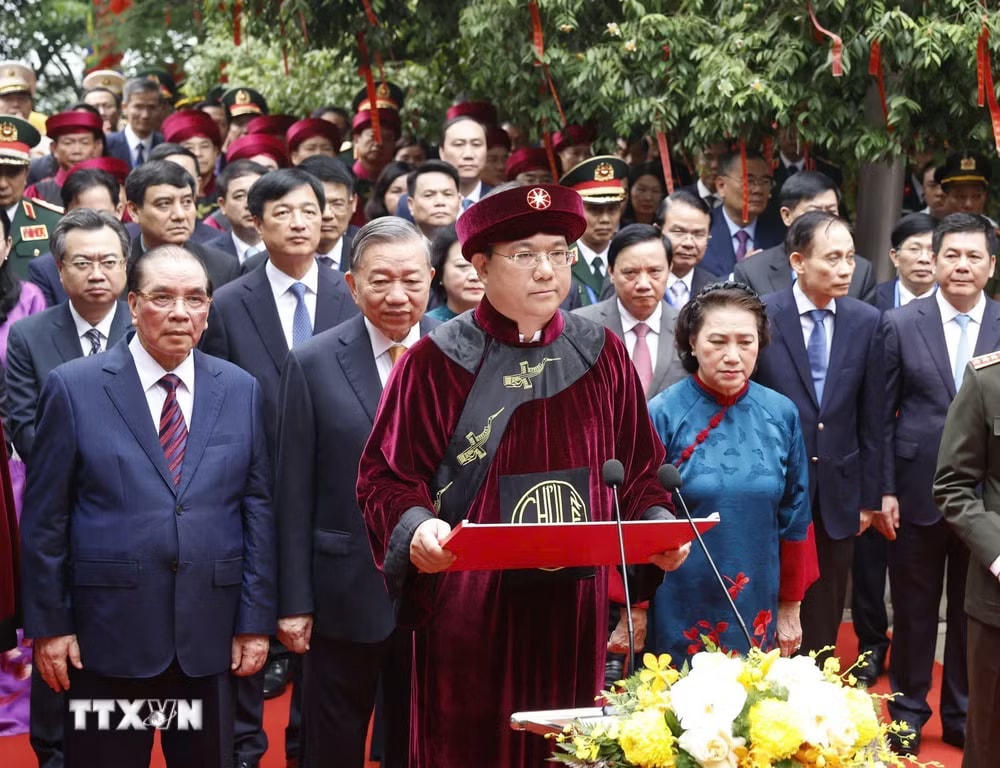 ttxvn-tong-bi-thu-chu-tich-nuoc-to-lam-dang-huong-tuong-niem-cac-vua-hung-13.jpg