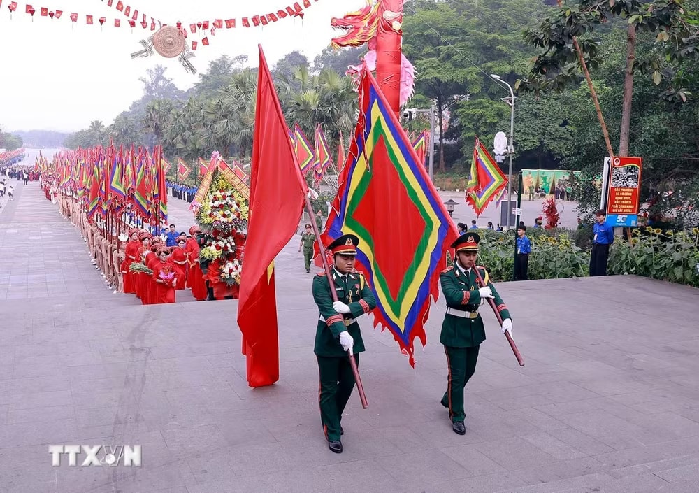 ttxvn-tong-bi-thu-chu-tich-nuoc-to-lam-dang-huong-tuong-niem-cac-vua-hung-7.jpg