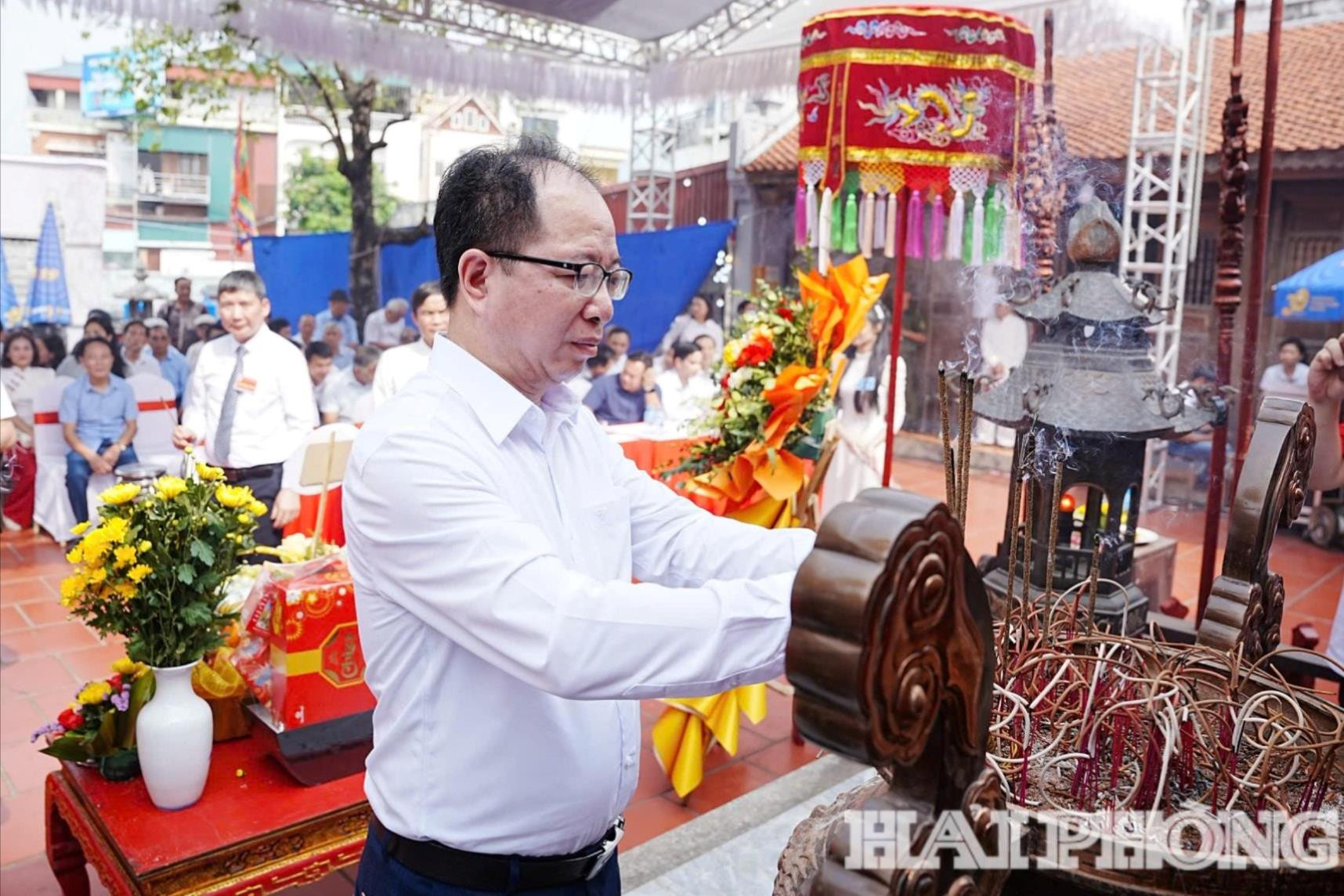 lanh-dao-phuong-dang-huong-ea597b38596ad80b806b77849e87a67a-1-.jpg