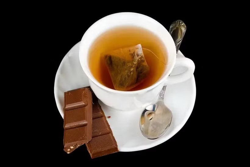 Caffeine là một chất tự nhiên được tìm thấy trong hàng chục loại thực vật, bao gồm lá trà và cây cacao. (Ảnh: Dreamstime)