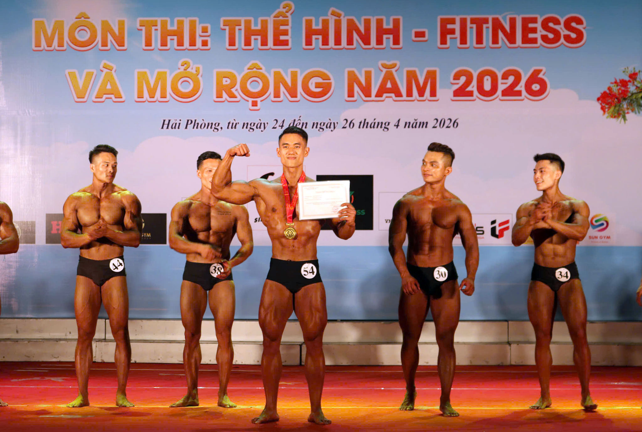 the-hinh4.jpg