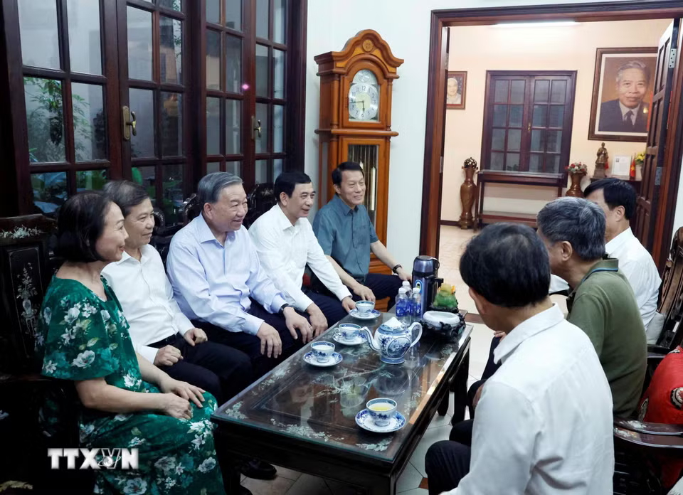 tong-bi-thu-tham-gia-dinh-dong-chi-pham-hung.png