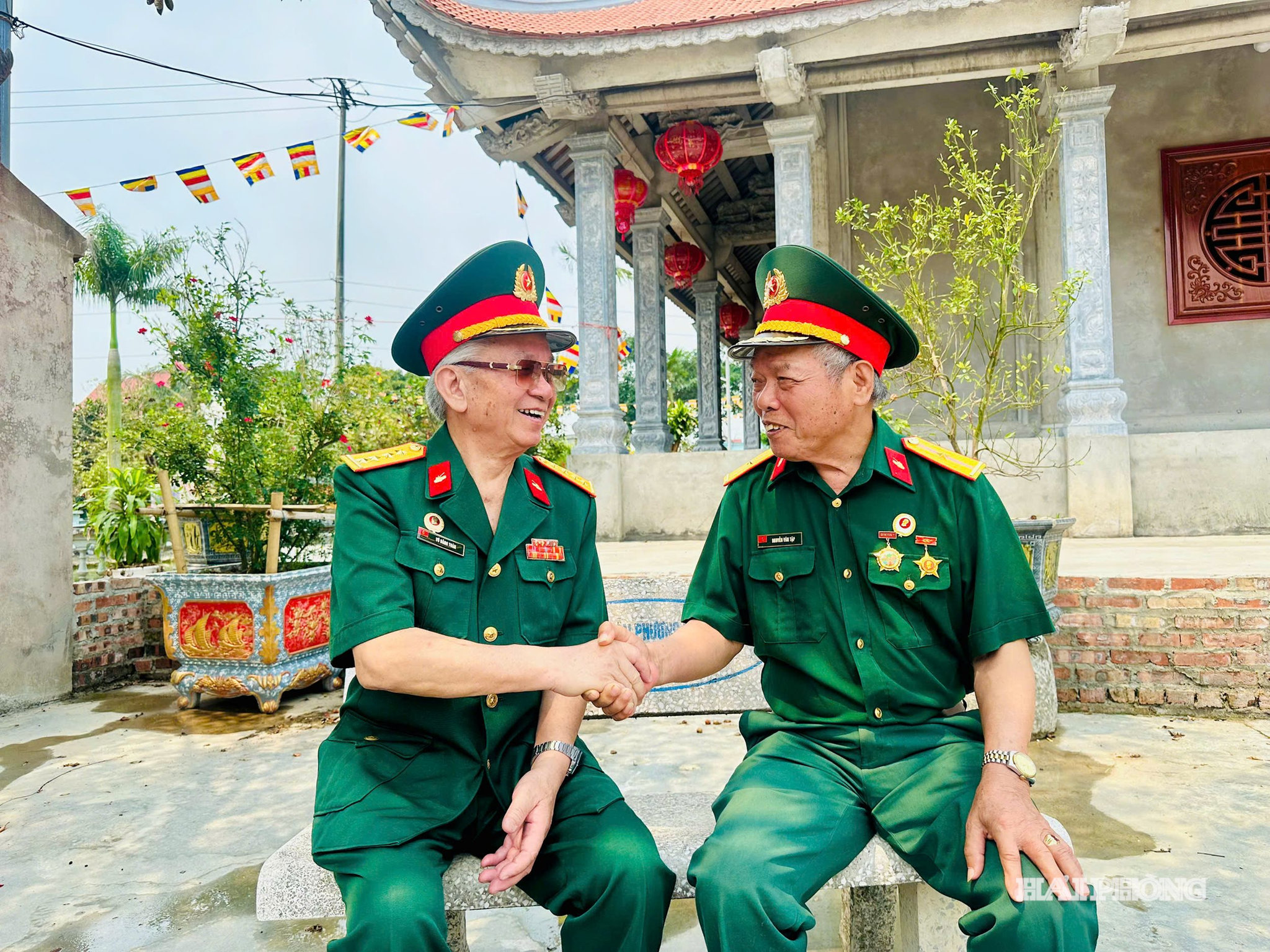 tro-chuyen.jpg