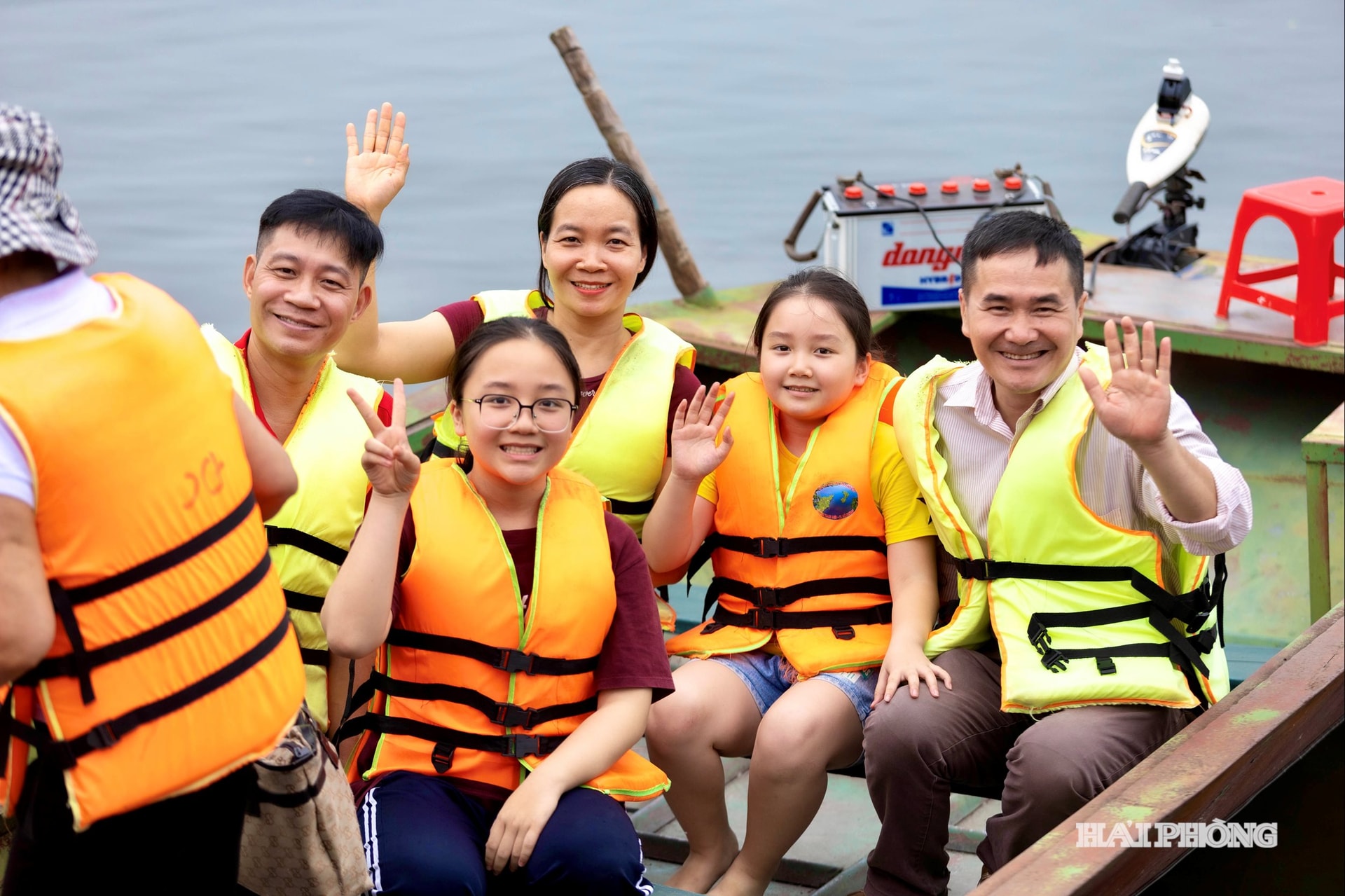 Dịp nghỉ lễ này, chị Vũ Thị Ngọc Bích ở phường Lê Thanh Nghị (Hải Phòng) cùng gia đình trở lại Đảo Cò. Dù không phải lần đầu ghé thăm, chị vẫn cảm nhận rõ những đổi thay qua từng lần trở lại.
