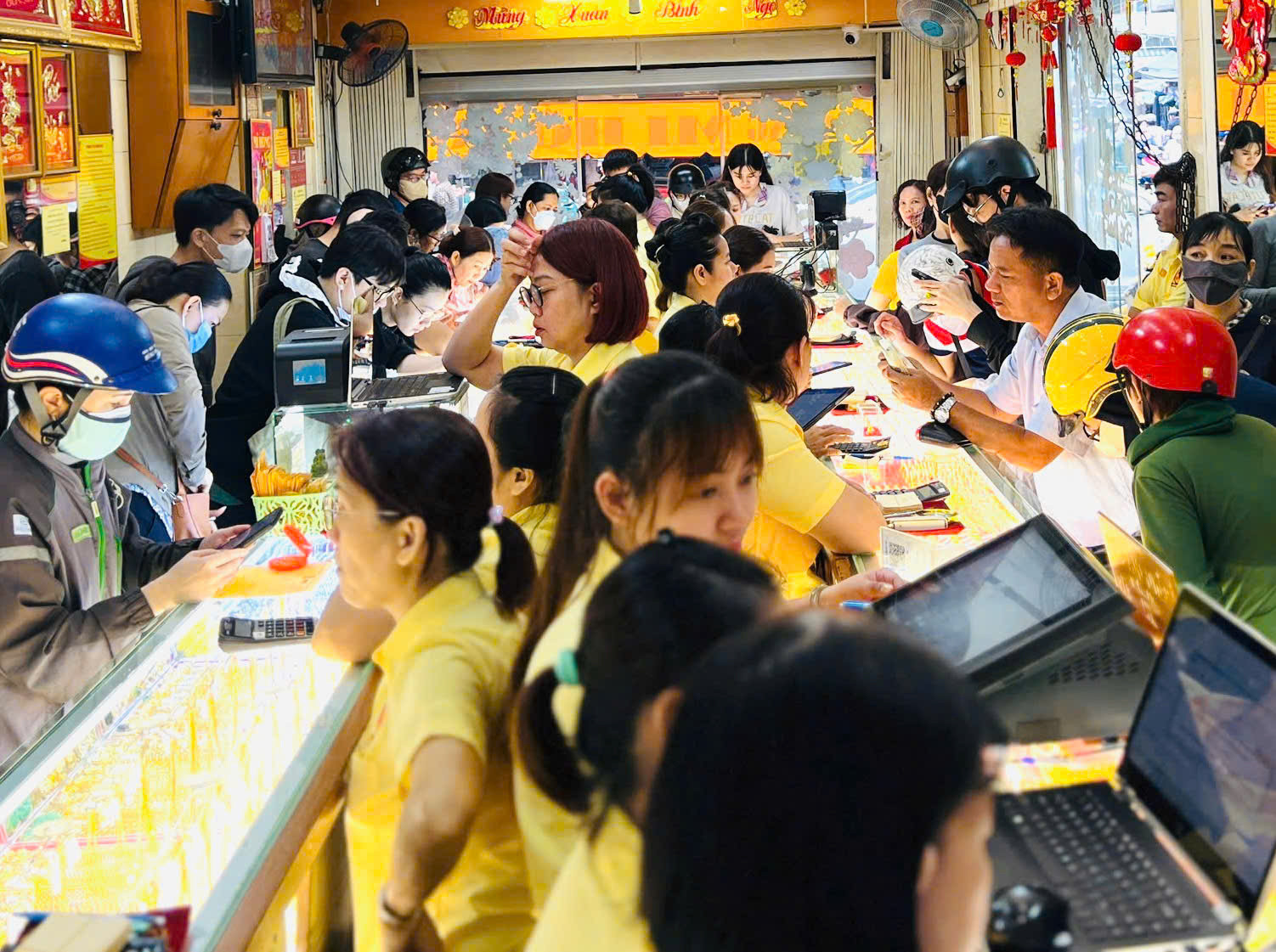 thi-truong-vang.jpg