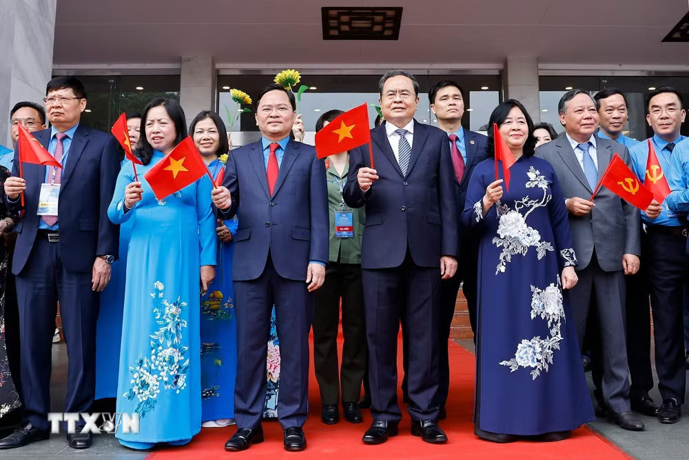 Chủ tịch Quốc hội Trần Thanh Mẫn và đại biểu dự Lễ kỷ niệm 140 năm Ngày Quốc tế Lao động. (Ảnh: Doãn Tấn/ TTXVN) ttxvn-2804-chu-tich-quoc-hoi-ngay-quoc-te-lao-dong-1.jpg