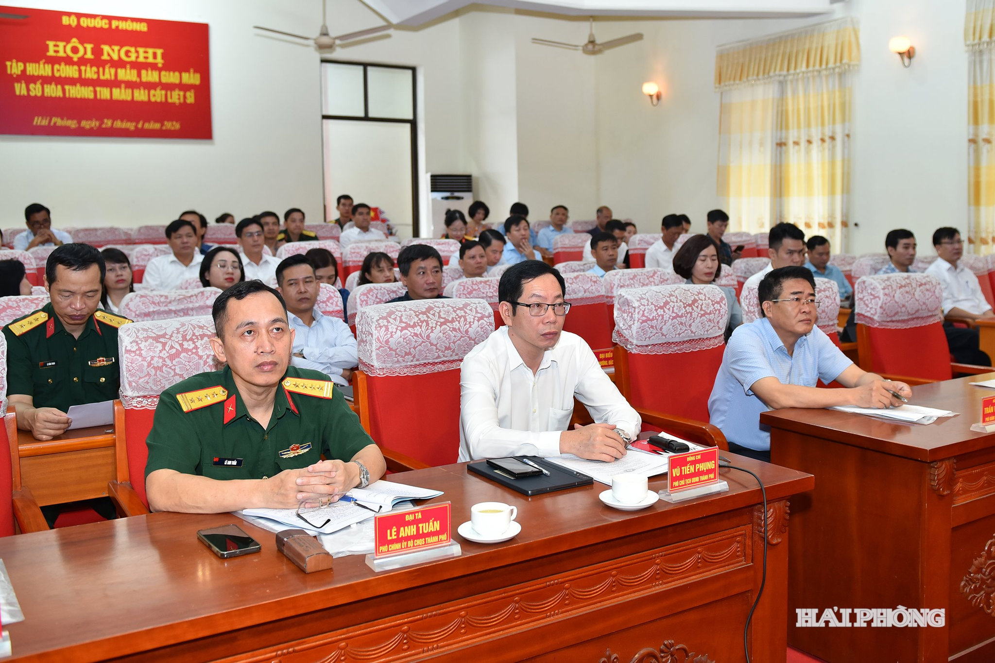 Đồng chí Vũ Tiến Phụng, Uỷ viên Ban Thường vụ Thành uỷ, Phó Chủ tịch UBND thành phố dự hội nghị tập huấn tại điểm cầu Hải Phòng.