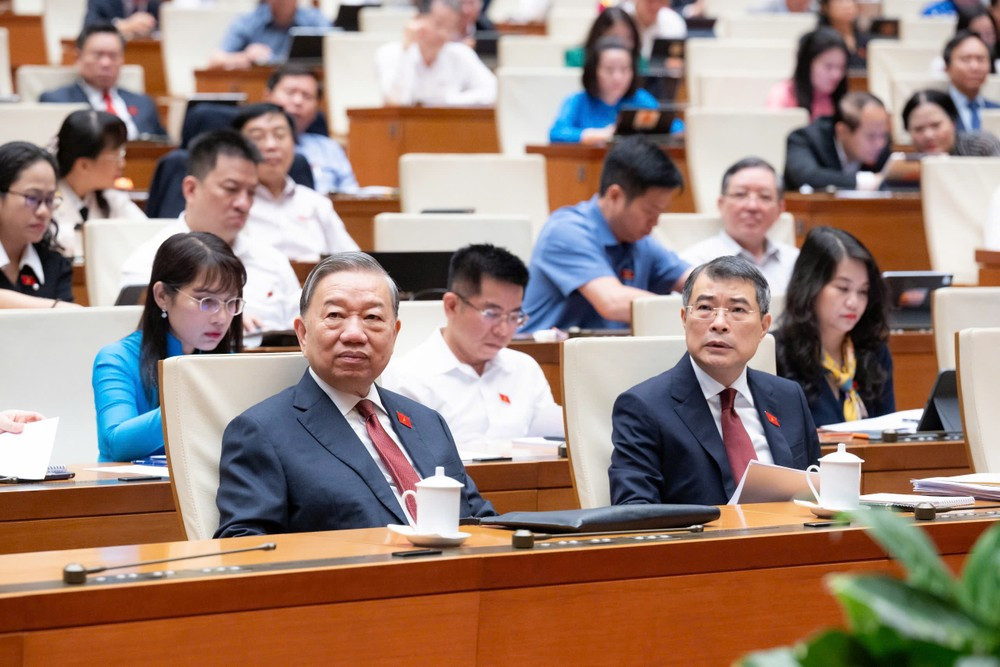 Tổng Bí thư, Chủ tịch nước Tô Lâm; Thủ tướng Lê Minh Hưng tham dự kỳ họp thứ nhất. Ảnh: QH giam-sat-den-cung-2.jpg