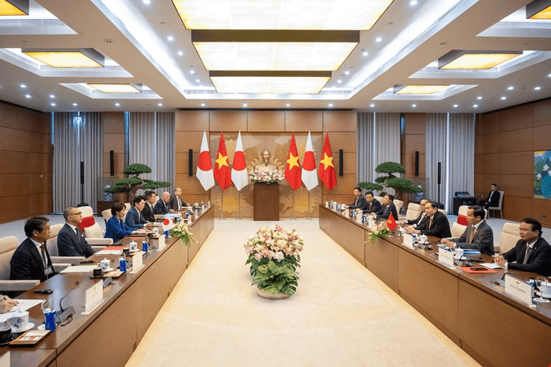 chu-tich-quoc-hoi-hoi-dam-nhat-ban.png