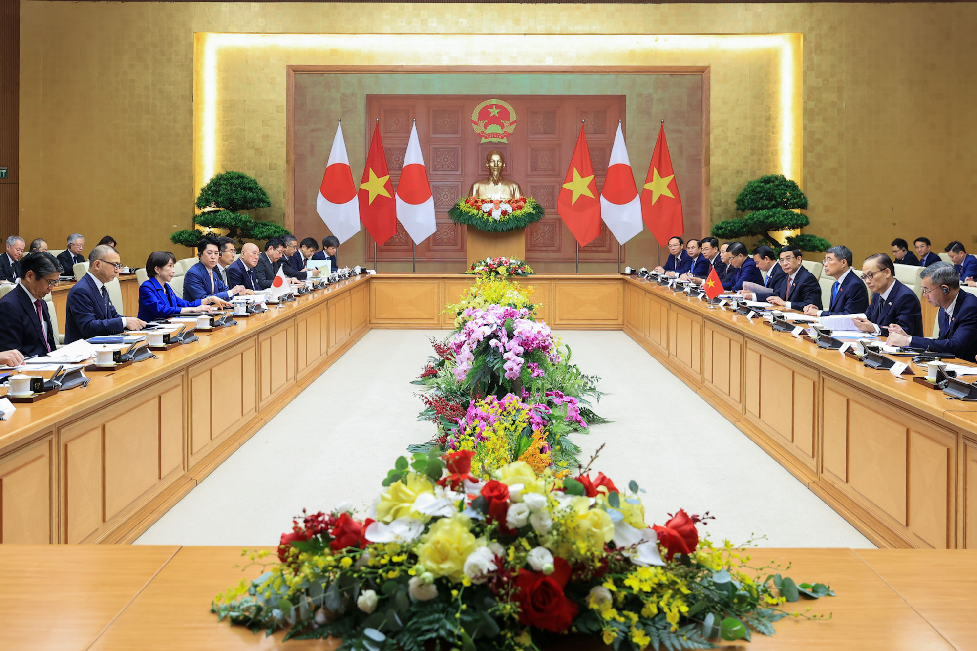 hoi-dam-viet-nhat.jpg