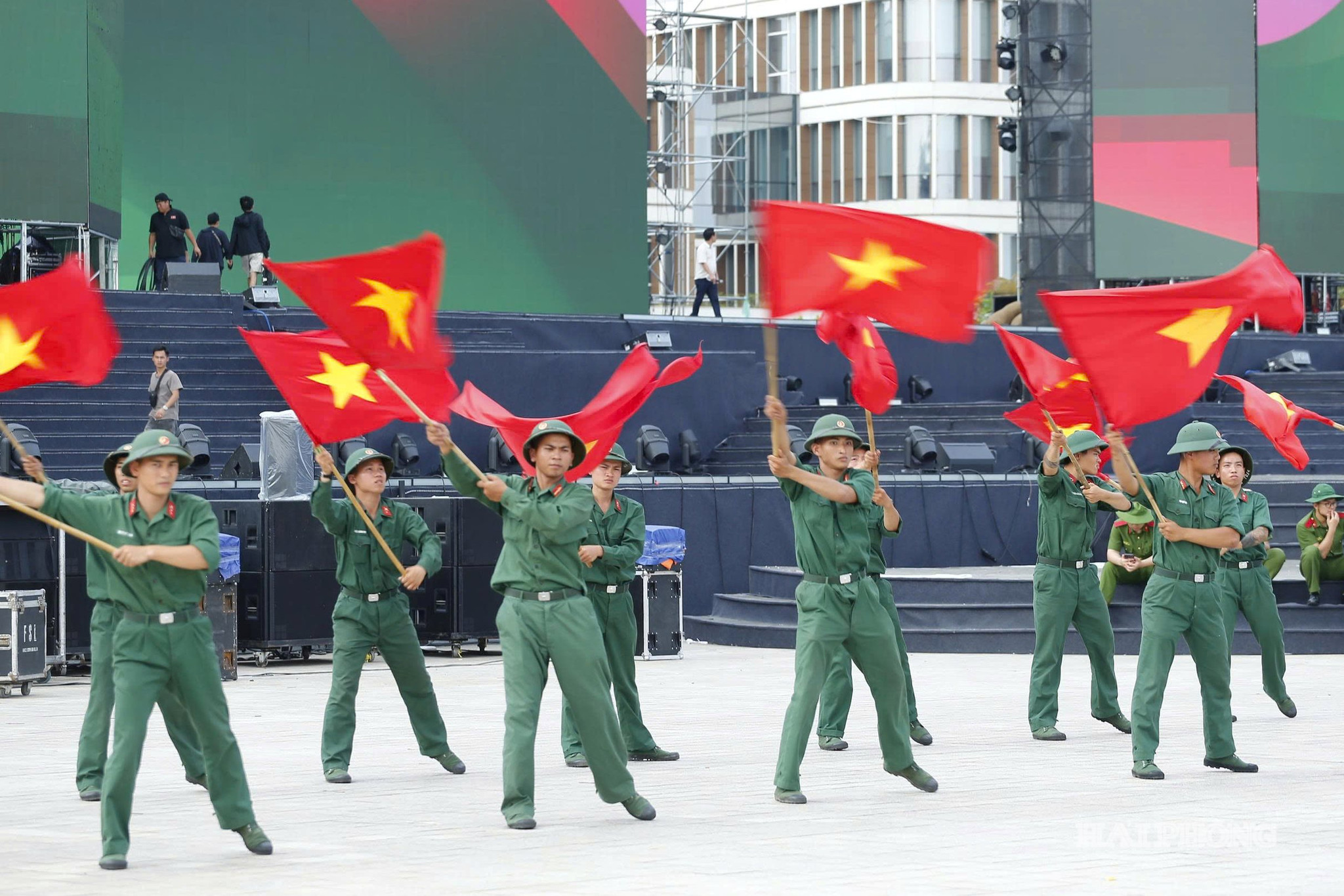 le hoi hoa phuong 2026-7