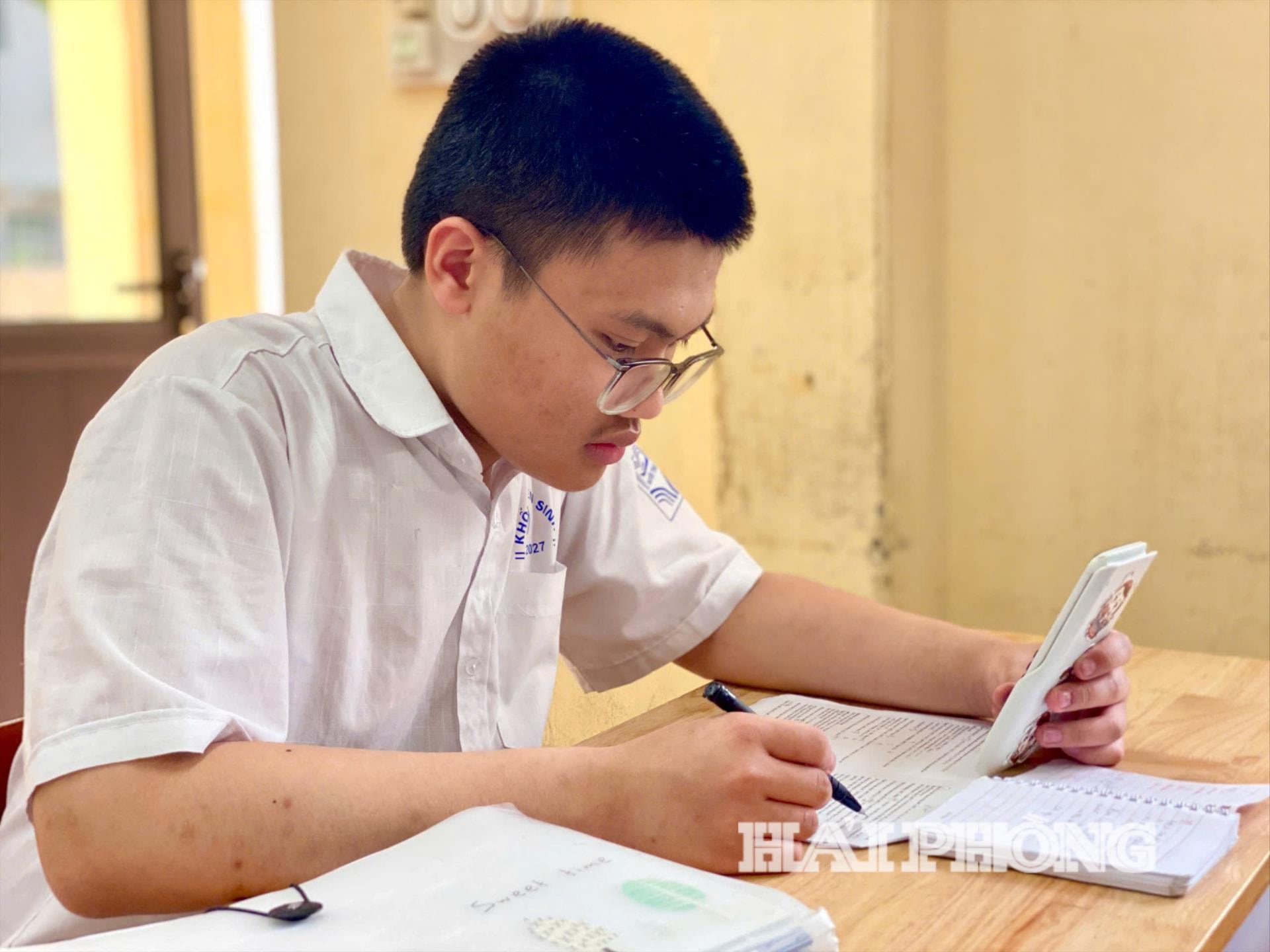 thpt-chuyen-nguyen-trai-2-.jpg