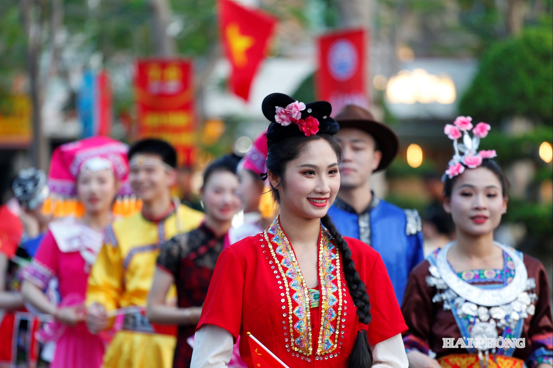 ...với dung nhan rạng ngời