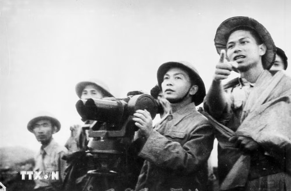 ttxvn-chien-thang-lich-su-dien-bien-phu-751954-ban-anh-hung-ca-vang-vong-mai-8741500-38.jpg