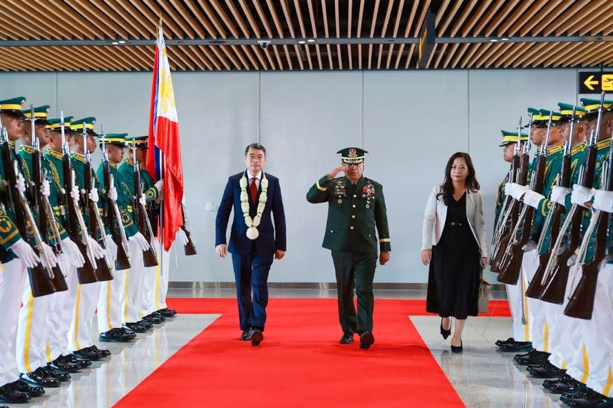 Thủ tướng Lê Minh Hưng tới Philippines tham dự Hội nghị Cấp cao ASEAN 48- Ảnh 1. Thủ tướng Lê Minh Hưng tới Philippines tham dự Hội nghị Cấp cao ASEAN 48- Ảnh 1.