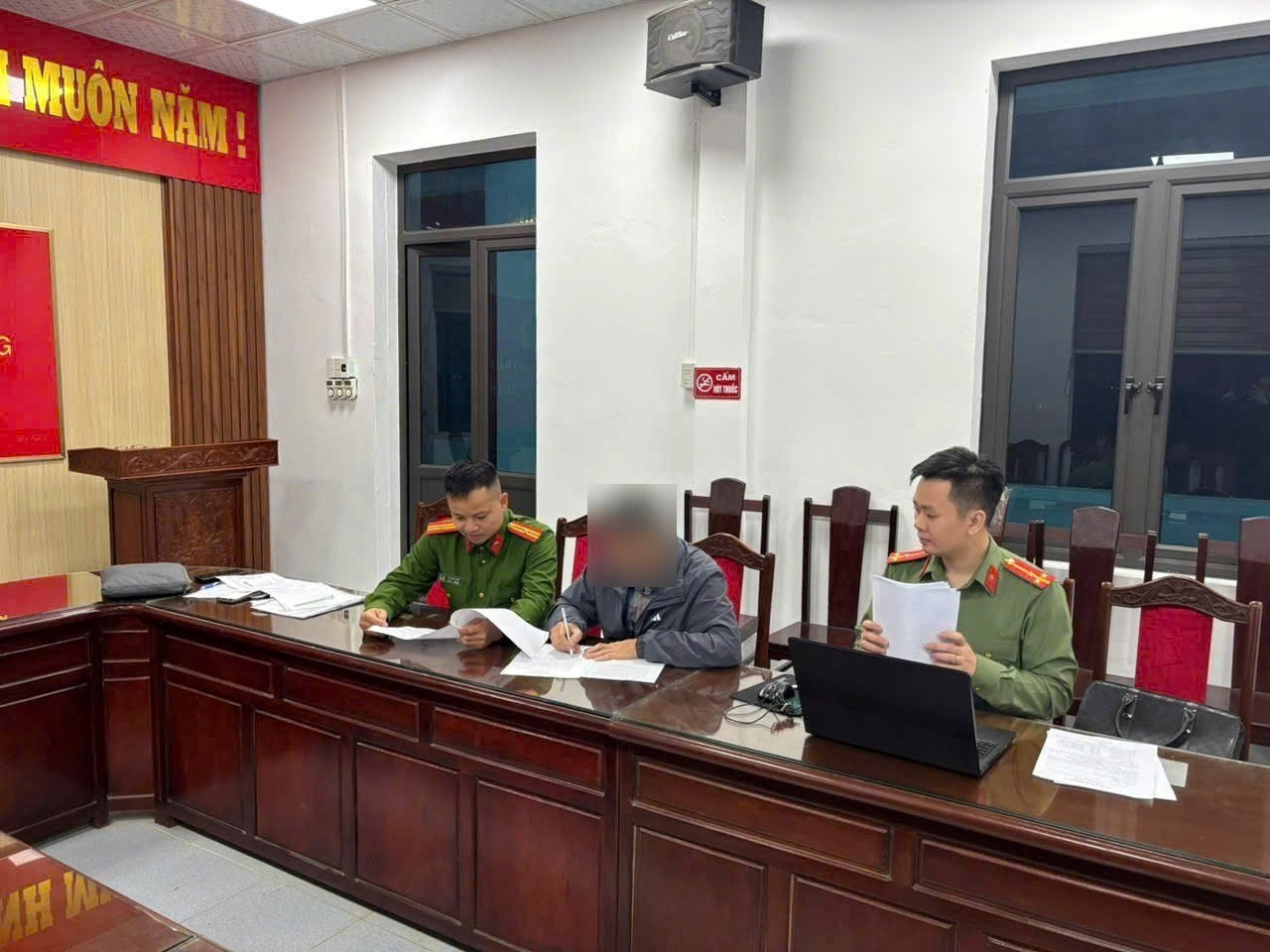 toi-pham-cong-nghe-cao.jpg